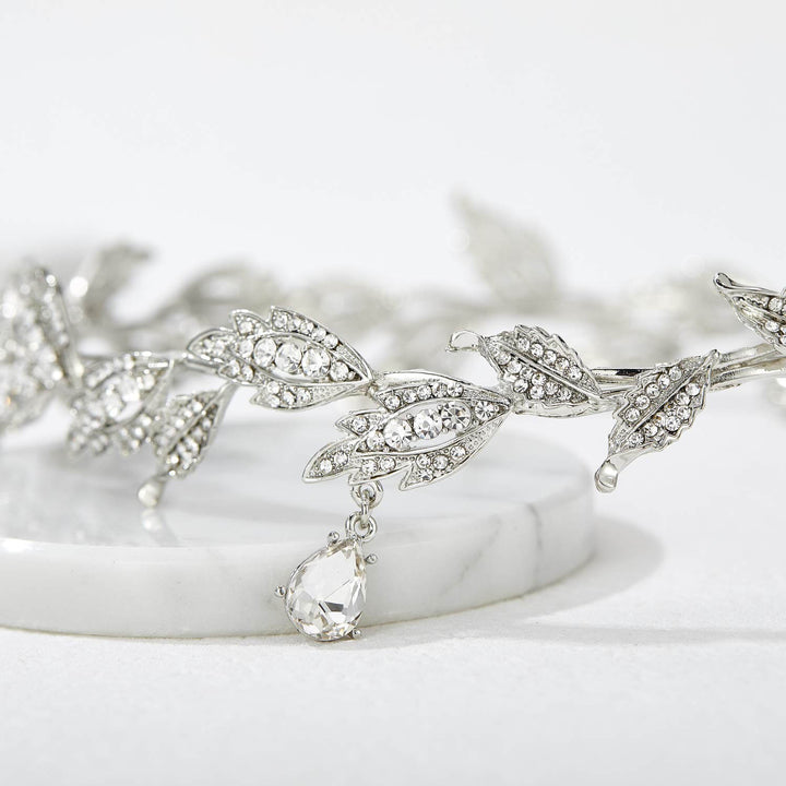 "Kvinnors lyxdiadem i kristall, silverpläterad kronform med strass, justerbar passform för bröllop och festligheter."