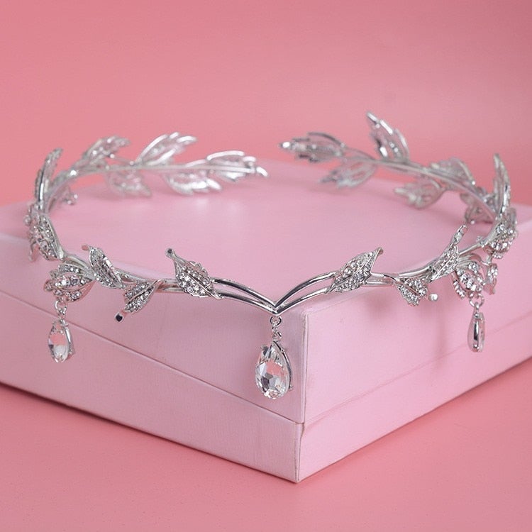 "Kvinnors lyxdiadem i kristall, silverpläterad kronform med strass, justerbar passform för bröllop och festligheter."