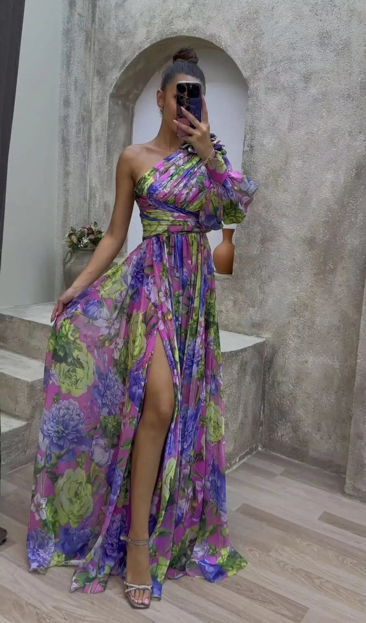"Kvinnors maxi klänning, off-shoulder, blommönster, polyester, elegant design, lång längd, somrig stil."