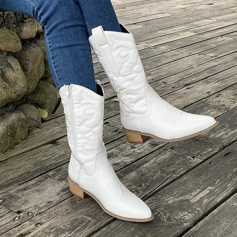 "Kvinnors metallic cowboystövlar i guld, rosa, silver med glänsande finish, perfekt för både eleganta och avslappnade stilar.