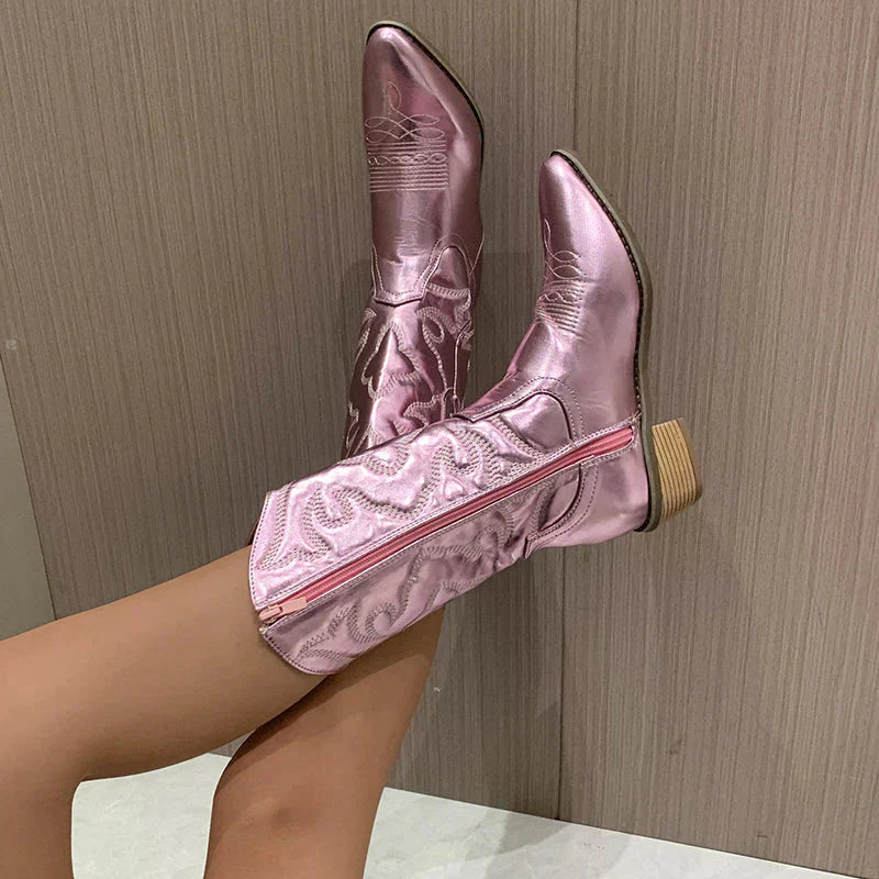 "Kvinnors metallic cowboystövlar i guld, rosa, silver med glänsande finish, perfekt för både eleganta och avslappnade stilar.