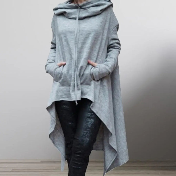"Kvinnors modern bomullshoodie med asymmetrisk design och fishtail-fåll, perfekt för stil och komfort, i flera färger."