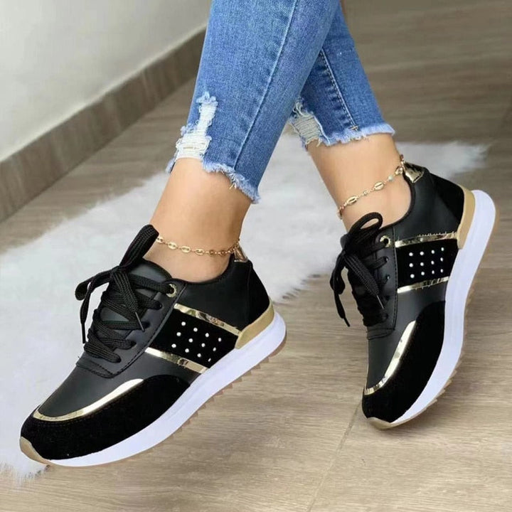 "Kvinnors moderna sneakers med beige PU-finish, elegant design, perfekta för alla säsonger och dagligt bruk."
