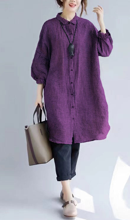 "Kvinnors oversize T-shirt med rutigt mönster, nedvikt krage och lång ärm, trendig och bekväm look för alla tillfällen."