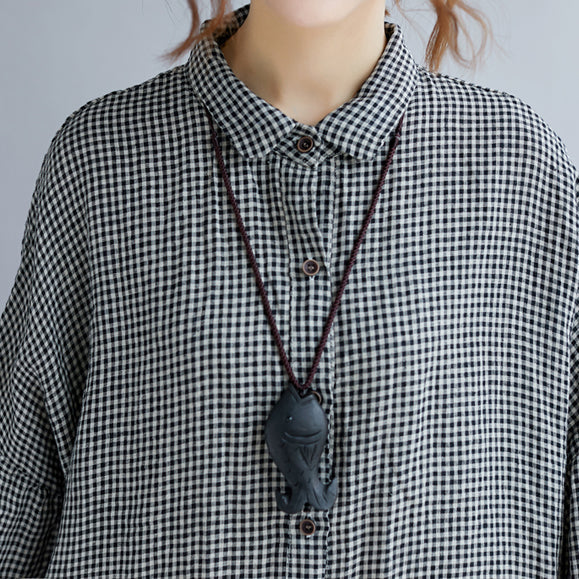"Kvinnors oversize T-shirt med rutigt mönster, nedvikt krage och lång ärm, trendig och bekväm look för alla tillfällen."