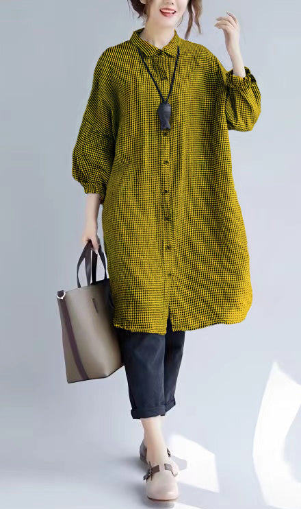 "Kvinnors oversize T-shirt med rutigt mönster, nedvikt krage och lång ärm, trendig och bekväm look för alla tillfällen."