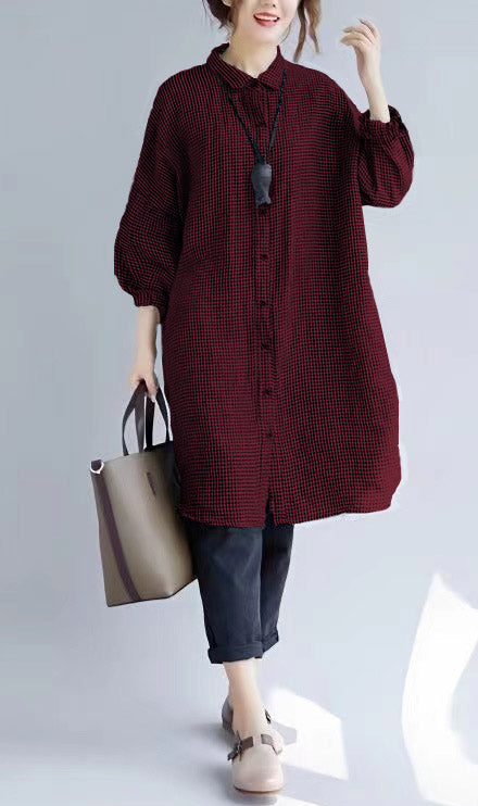 "Kvinnors oversize T-shirt med rutigt mönster, nedvikt krage och lång ärm, trendig och bekväm look för alla tillfällen."