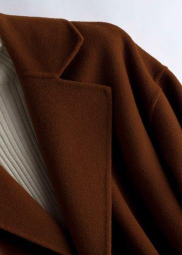 "Kvinnors oversize brun trenchcoat i ullblandning med midjeband; modern stil, elegant och bekväm look."