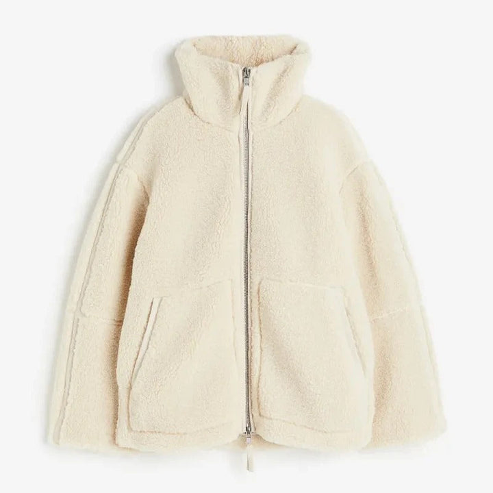 "Kvinnors oversize jacka i beige polyester med varm foder och trendig design, perfekt för kalla dagar."