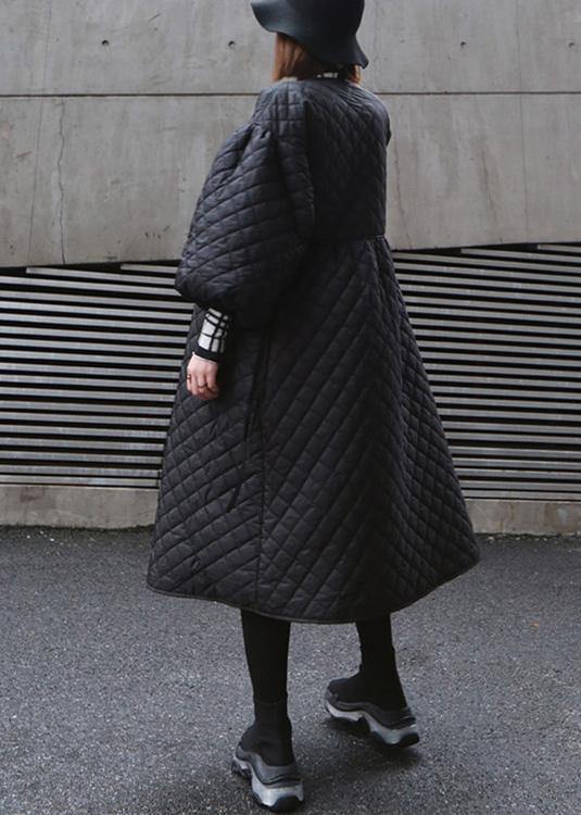 "Kvinnors oversize vinterkappa med lanternärm och elegant snitt, perfekt för stilren och bekväm vinterklädsel."