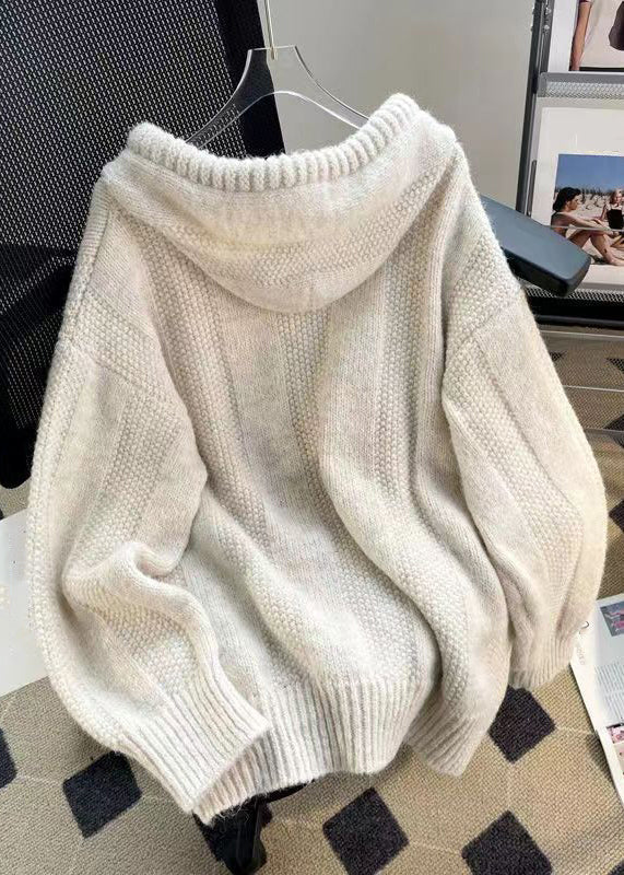 "Kvinnors patchwork hoodie med huva, avslappnad passform och fickor, stilfull design i grönt och brunt."