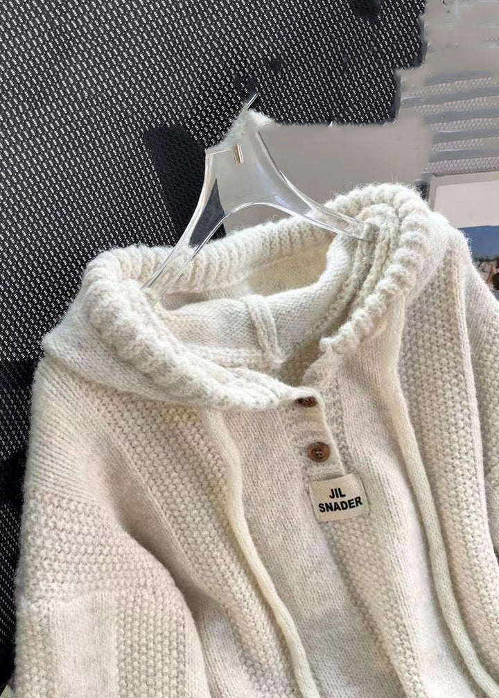 "Kvinnors patchwork hoodie med huva, avslappnad passform och fickor, stilfull design i grönt och brunt."