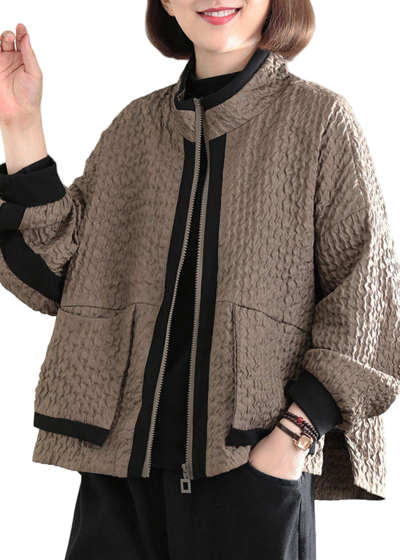 "Kvinnors patchworkkappa med unika fickor, chic design, ljus bas med kontrasterande färger för vårens stil och komfort."