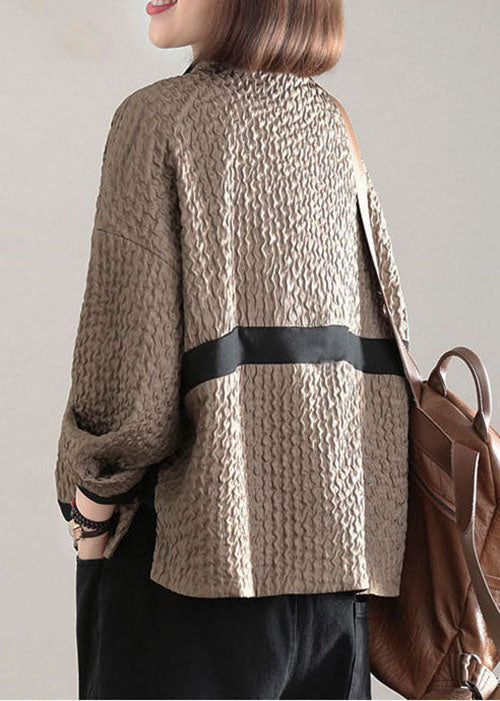 "Kvinnors patchworkkappa med unika fickor, chic design, ljus bas med kontrasterande färger för vårens stil och komfort."
