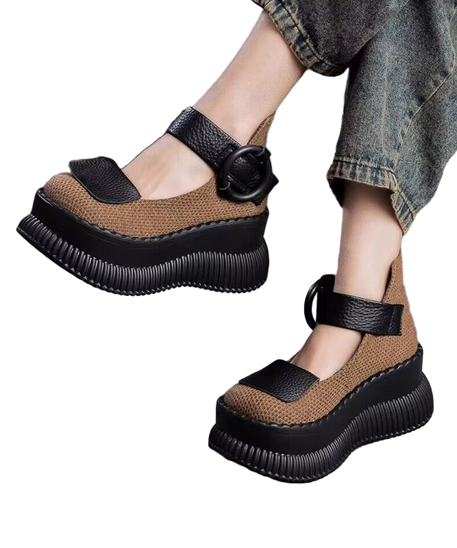 "Kvinnors plattform loafer med justerbart spänne, elegant design och vadderad innersula för stil och komfort."