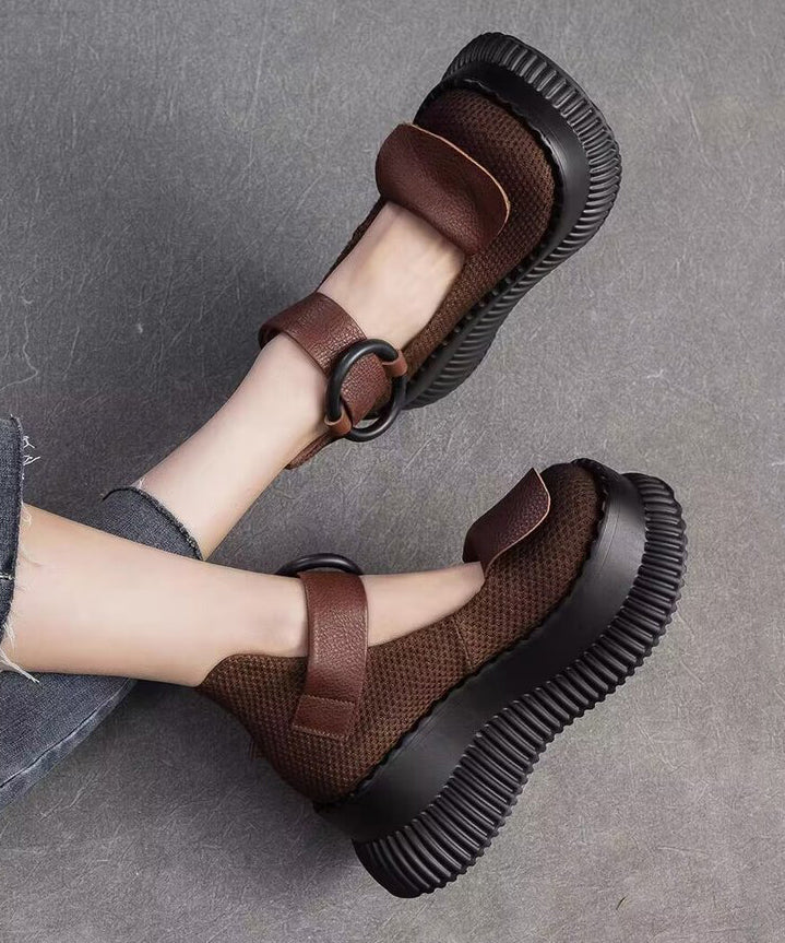 "Kvinnors plattform loafer med justerbart spänne, elegant design och vadderad innersula för stil och komfort."