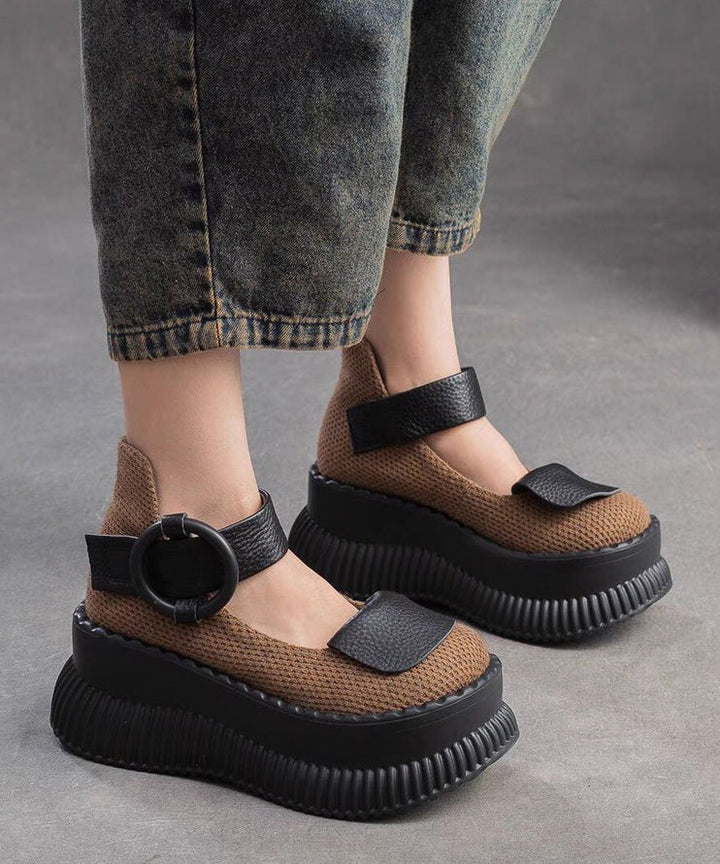 "Kvinnors plattform loafer med justerbart spänne, elegant design och vadderad innersula för stil och komfort."