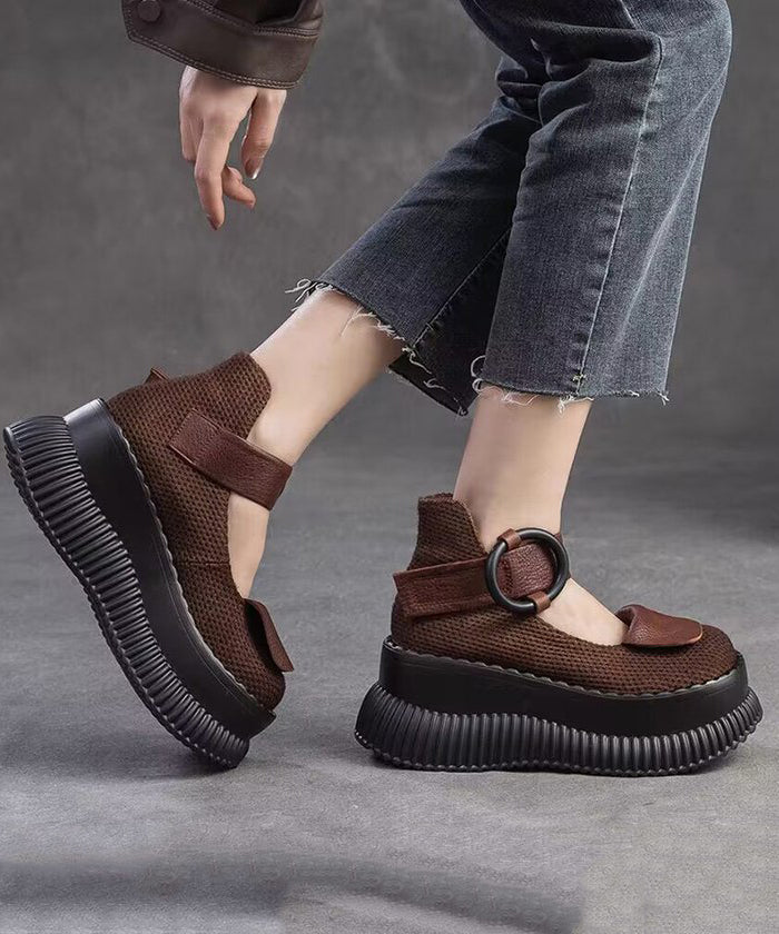 "Kvinnors plattform loafer med justerbart spänne, elegant design och vadderad innersula för stil och komfort."