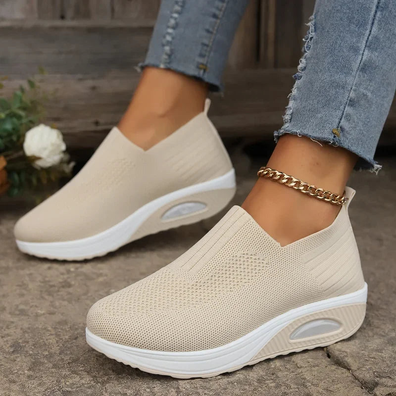 "Kvinnors plattform sneakers i andningsbart tyg, elegant design, grå färg med vit plattform och non-slip sula"