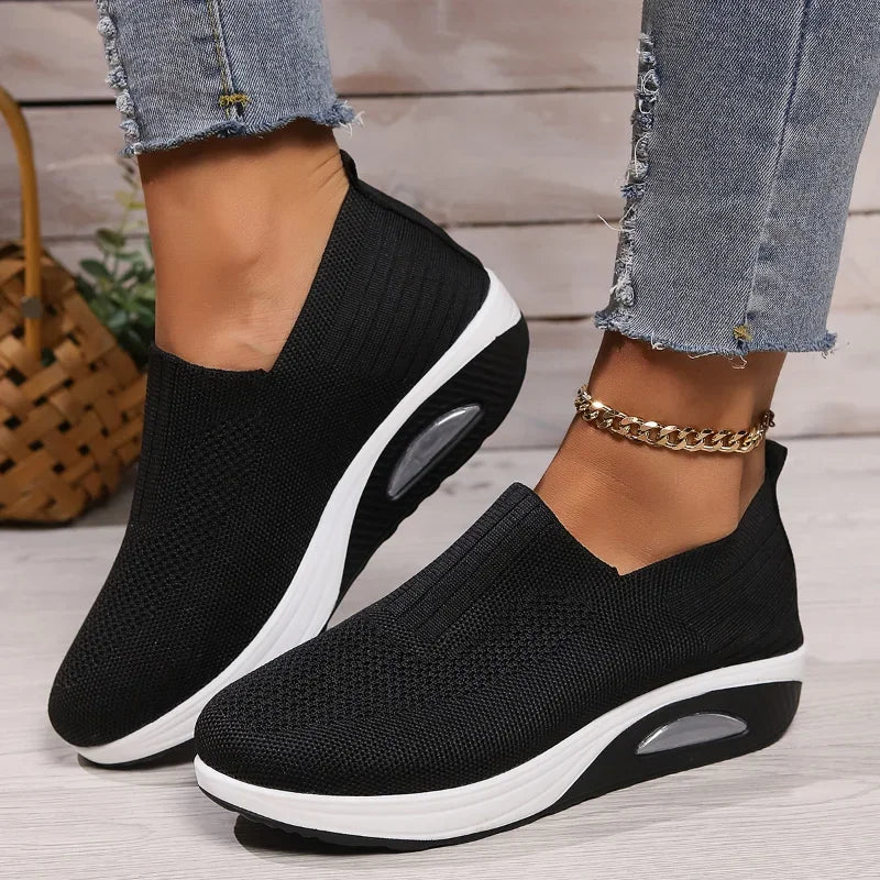 "Kvinnors plattform sneakers i andningsbart tyg, elegant design, grå färg med vit plattform och non-slip sula"