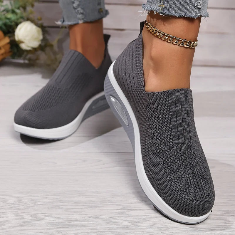 "Kvinnors plattform sneakers i andningsbart tyg, elegant design, grå färg med vit plattform och non-slip sula"