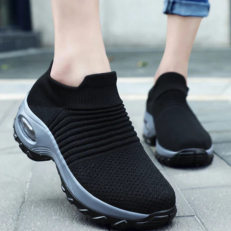 "Kvinnors plattform sneakers, vit/svart/röd, textil och syntet, elegant design för stil och komfort"