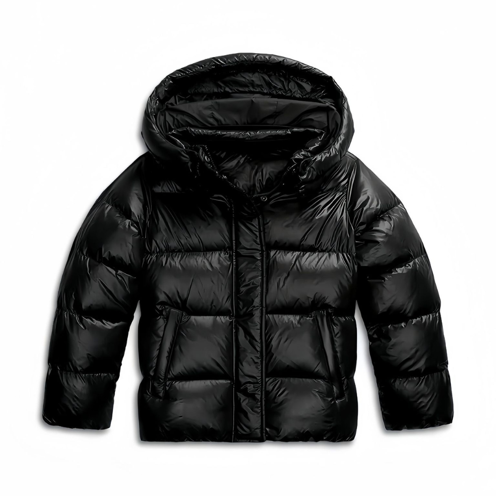 Kvinnors quiltad värmeisolerande jacka, elegant design framifrån, ger komfort och stil för kyliga vinterdagar.
