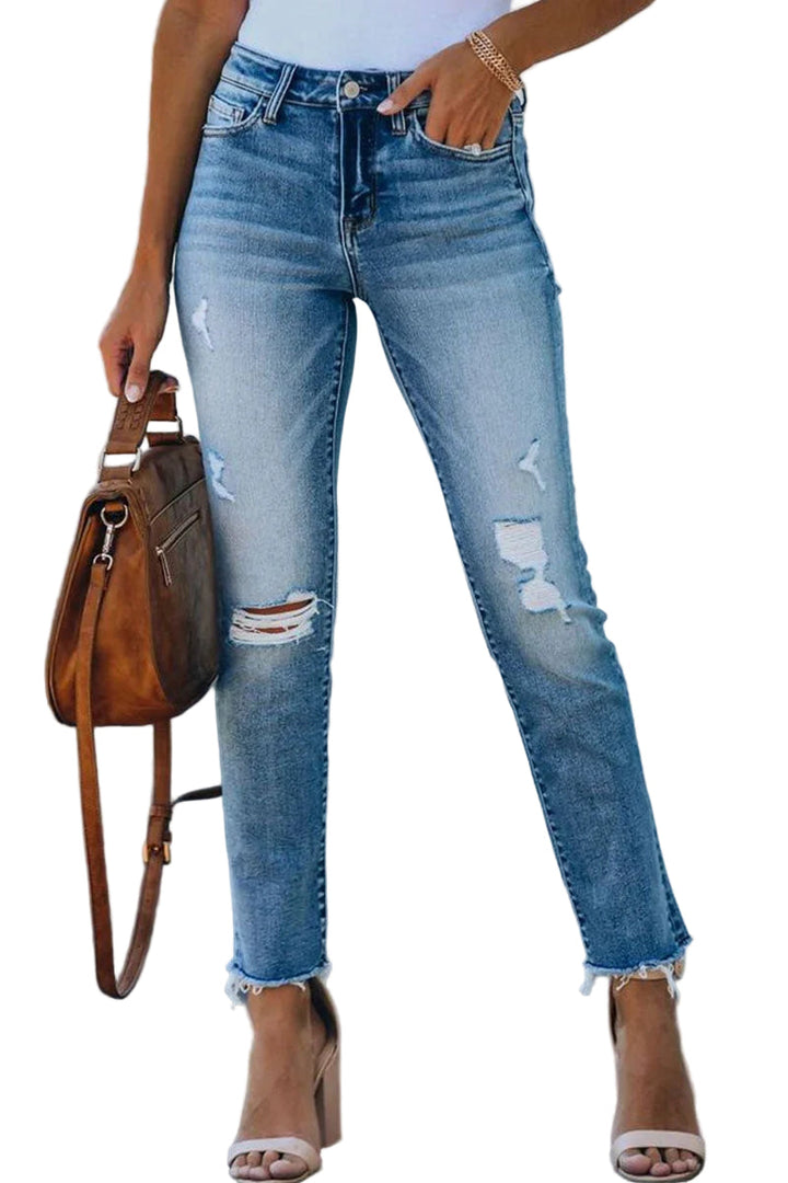 Kvinnors raka jeans med slitna detaljer, smickrande passform, idealiska för en trendig och avslappnad stil.