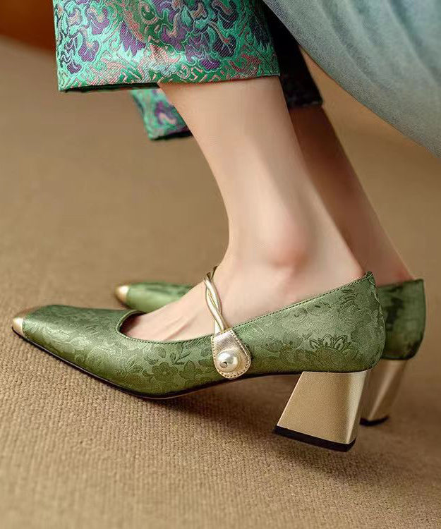 Kvinnors retro loafers med chunky häl och spännband, grön, guld och svart; elegant design, bekväm för alla tillfällen.