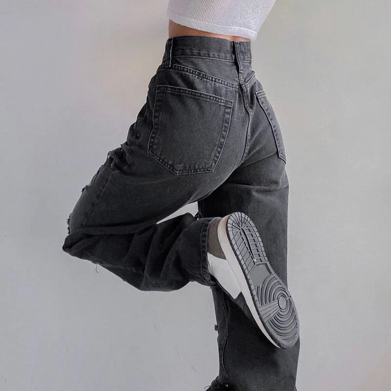 "Kvinnors rippade jeans med rå fåll, avslappnad passform, moderna och edgy, perfekt för unik stil och komfort."