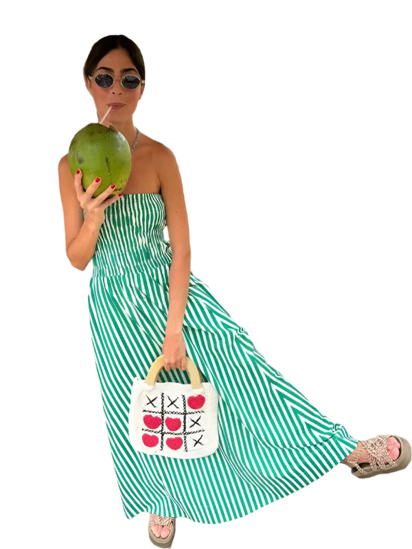 "Kvinnors ärmlös maxiklänning i vitt och grönt med tube top, perfekt för sommarens stranddagar och kvällar."