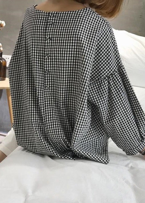"Kvinnors rutig asymmetrisk blus i bomullsblandning, modern design, bekväm passform, perfekt för alla tillfällen."