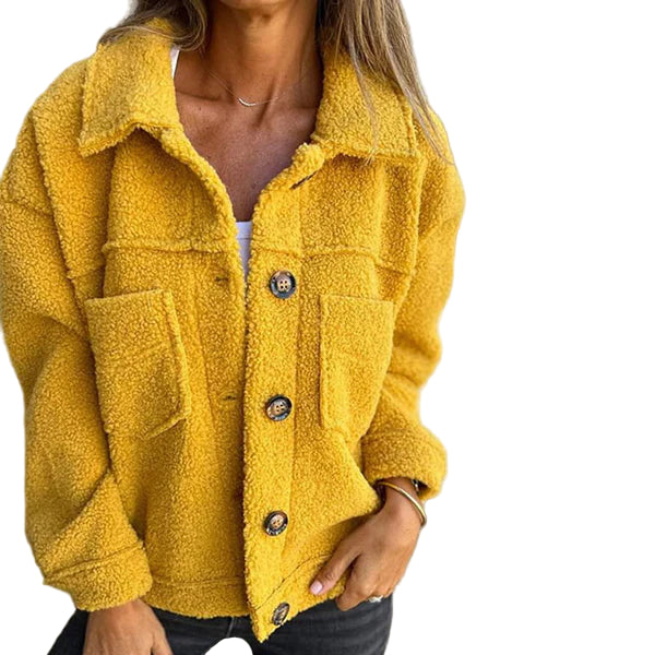 "Kvinnors sherpa-jacka med knäppning och stora fickor, mjuk plysch och elegant stil, idealisk för höst och vinter."