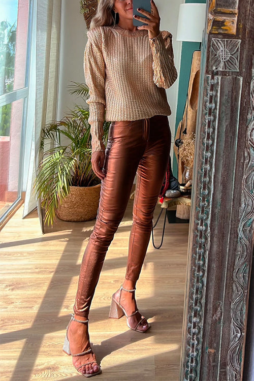 "Kvinnors skinny metallic leggings med trendig finish, figurnära passform, glänsande yta för modemedveten stil"