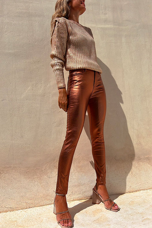"Kvinnors skinny metallic leggings med trendig finish, figurnära passform, glänsande yta för modemedveten stil"