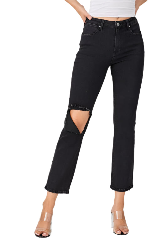 "Kvinnors slitna jeans i svart denim, avslappnad passform, framifrån, trendig distresserad design."