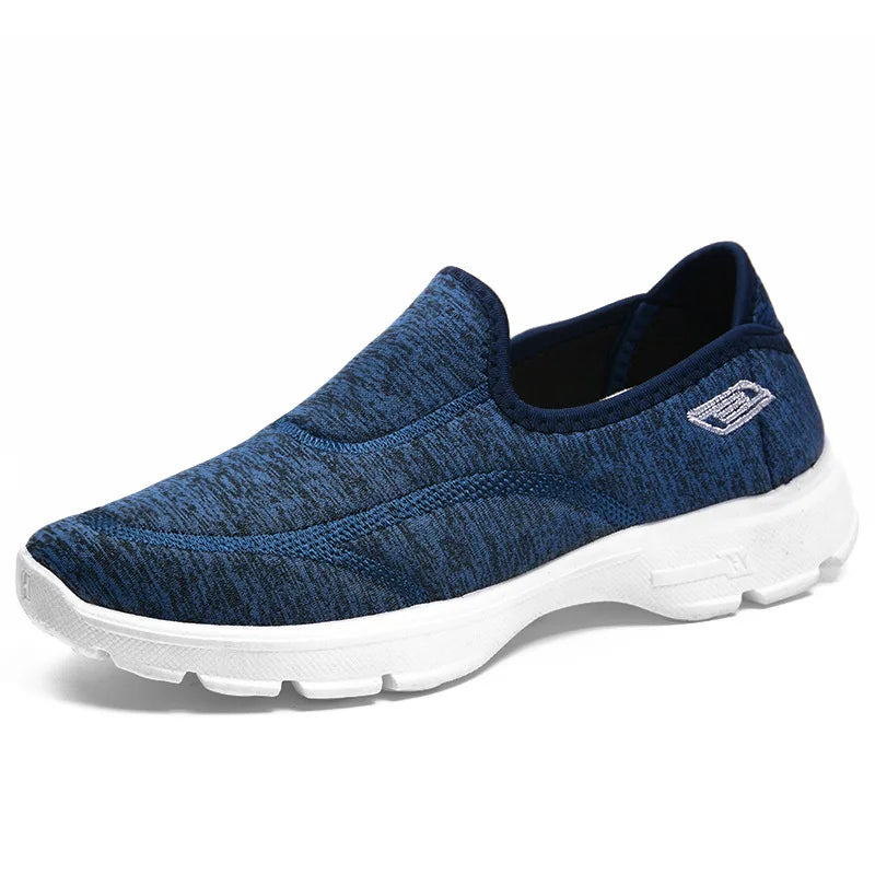 "Kvinnors sneakers i lätt textil med andningsbar design, flexibla detaljer och antisklid-sulor för daglig komfort."