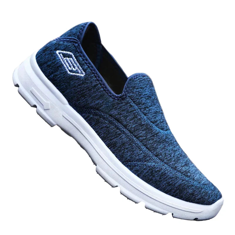 "Kvinnors sneakers i lätt textil med andningsbar design, flexibla detaljer och antisklid-sulor för daglig komfort."