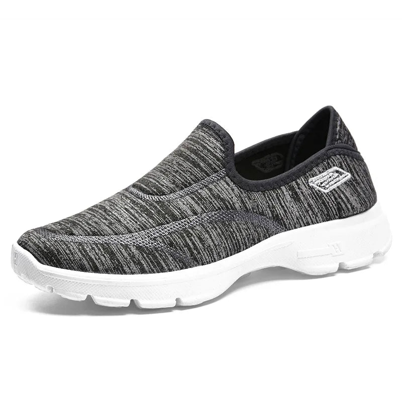 "Kvinnors sneakers i lätt textil med andningsbar design, flexibla detaljer och antisklid-sulor för daglig komfort."