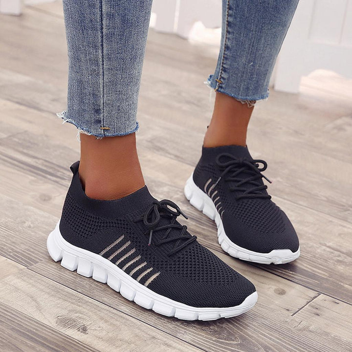 "Kvinnors sneakers med ortopedisk design, flexibel sula och bekväm passform, idealisk för daglig användning och stil."