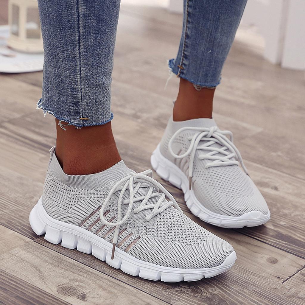 "Kvinnors sneakers med ortopedisk design, flexibel sula och bekväm passform, idealisk för daglig användning och stil."