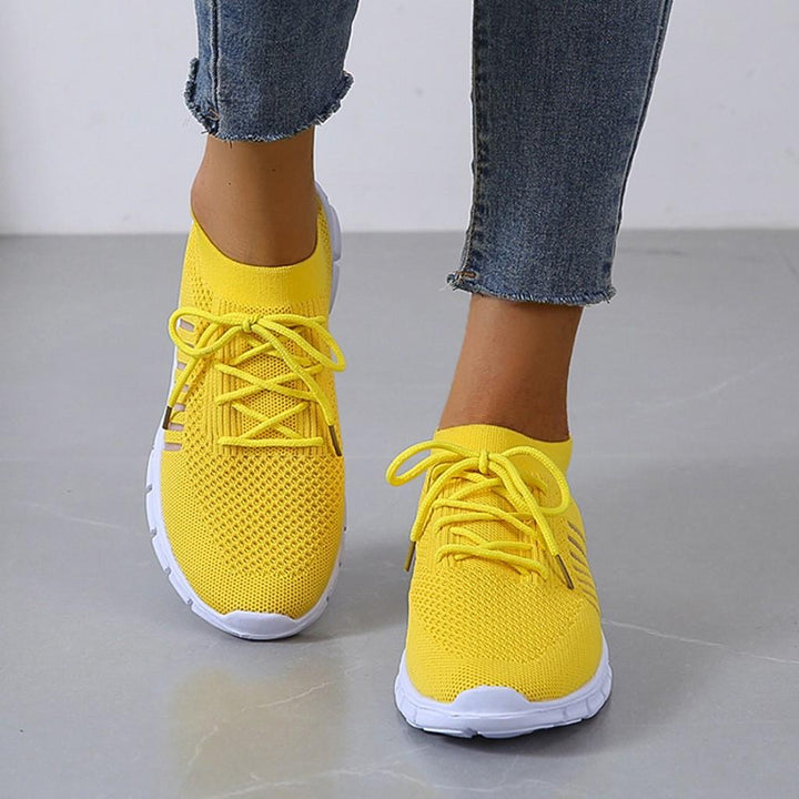 "Kvinnors sneakers med ortopedisk design, flexibel sula och bekväm passform, idealisk för daglig användning och stil."