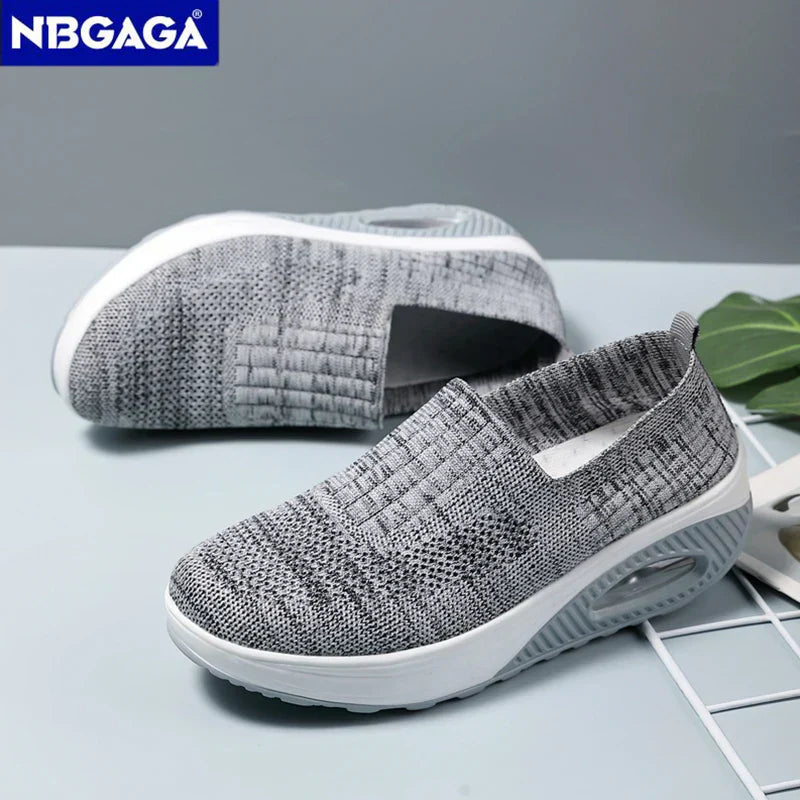 "Kvinnors sneakers med plattform, luftkudde, vit sula och andningsbar överdel, perfekt för sport och vardagsbruk"