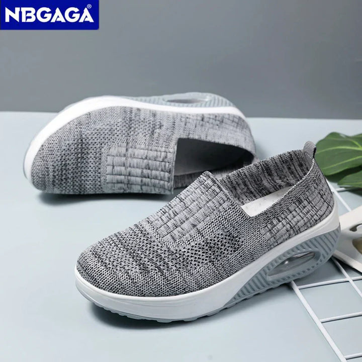 "Kvinnors sneakers med plattform, luftkudde, vit sula och andningsbar överdel, perfekt för sport och vardagsbruk"