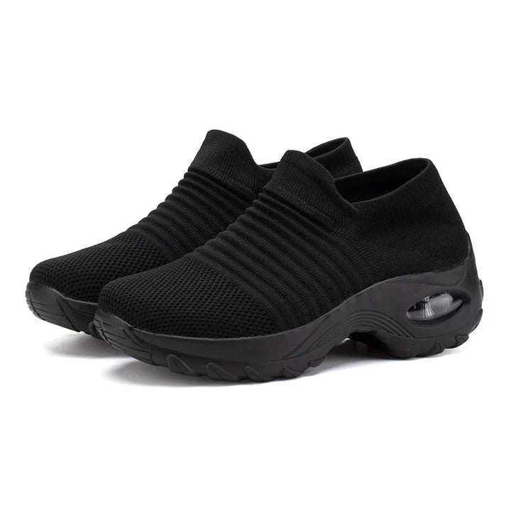 Kvinnors sneakers med tjock sula och luftkudde i flera färger, modern design för stil och komfort.