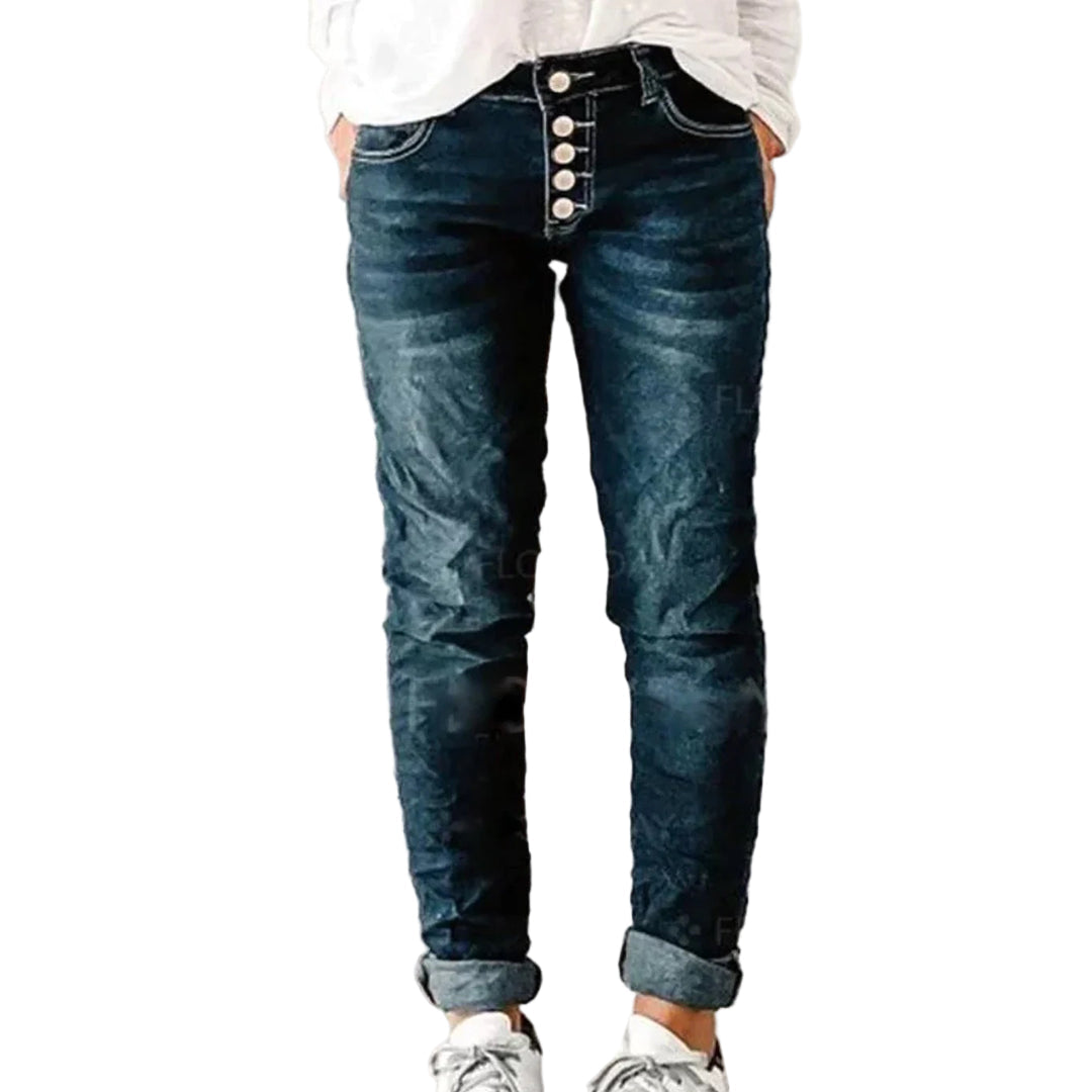 "Kvinnors sommardealjeans, luftiga och avslappnade, perfekt för sommaroutfiten med stil och komfort."