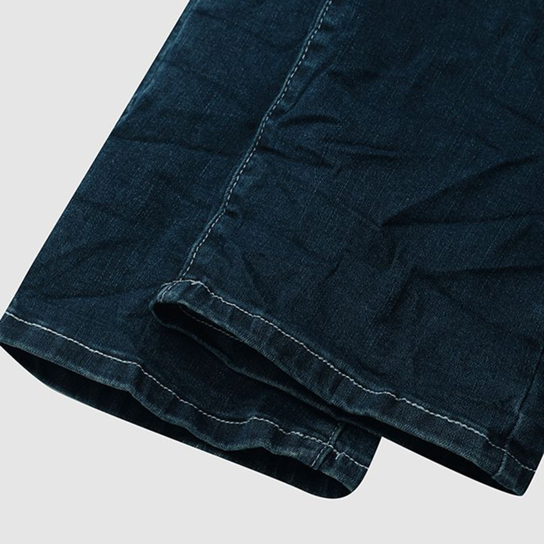 "Kvinnors sommardealjeans, luftiga och avslappnade, perfekt för sommaroutfiten med stil och komfort."