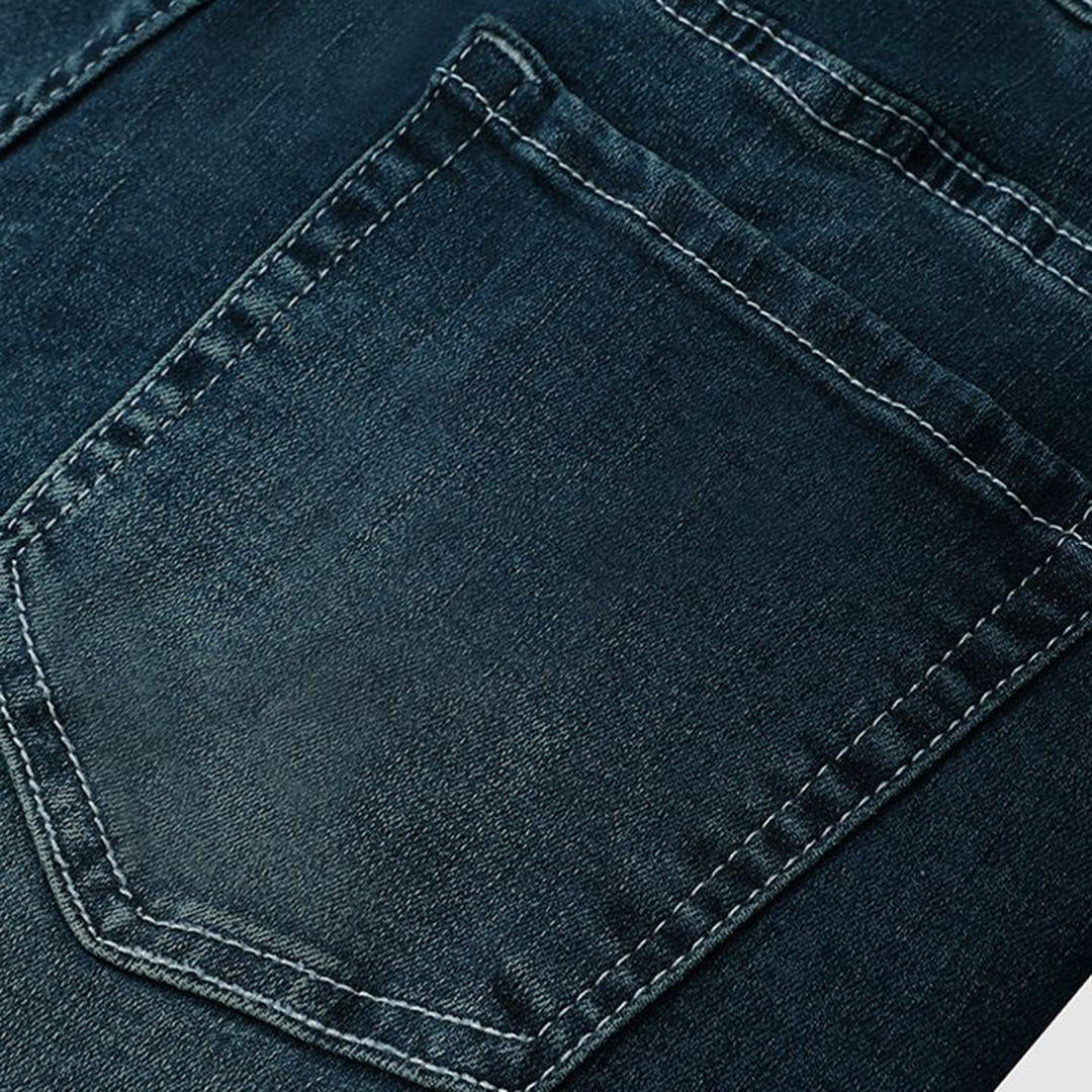"Kvinnors sommardealjeans, luftiga och avslappnade, perfekt för sommaroutfiten med stil och komfort."