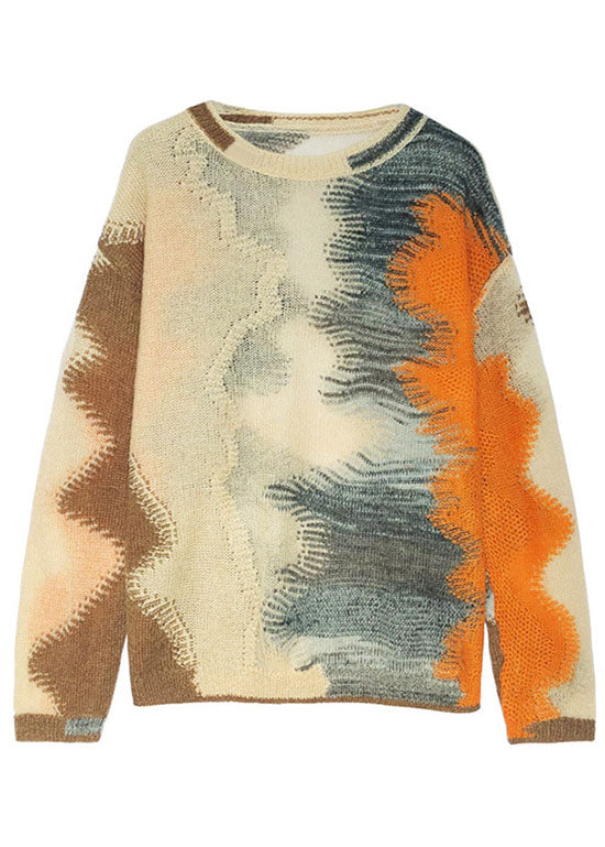 "Kvinnors stickad hösttröja med modern urtagning, mjuk tyg och trendig design, perfekt för avslappnat höstmode."