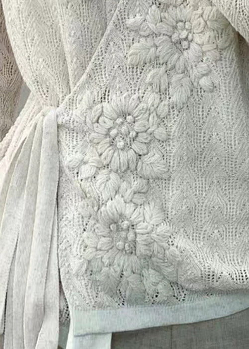 "Kvinnors stickad topp med snörning, urtagningar, modern patchwork-design, loose fit för stil och komfort."